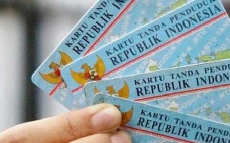 Perbedaan Background Foto Merah dan Biru di KTP dan SKCK