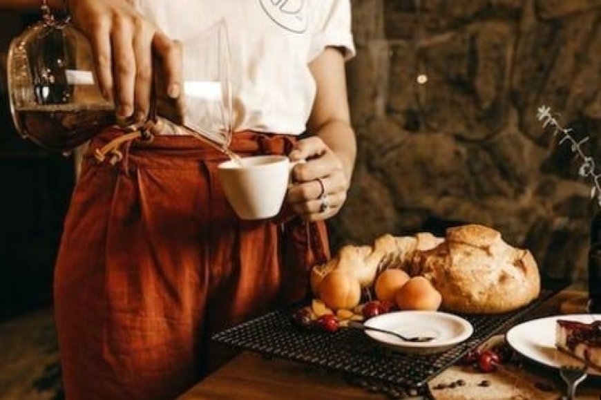 Peran dan Perbedaan Waiter dan Waitress di Restoran