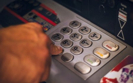Gaji Pengisi Uang ATM: Rincian, Tugas, dan Faktor yang Mempengaruhi