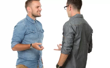 Topik Obrolan yang Bisa Jadi Tanda Seseorang Kurang Terampil Bersosialisasi